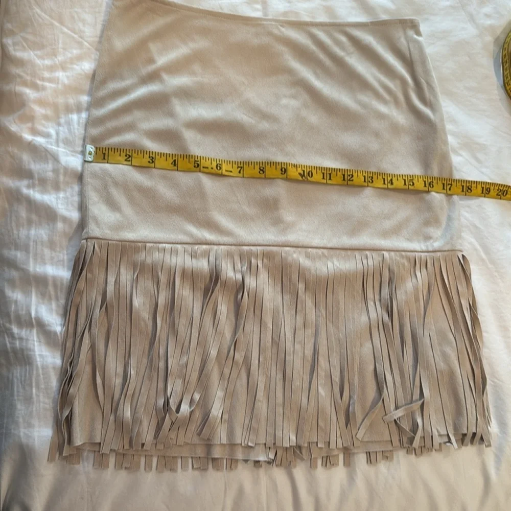 Flash 🔥sale🔥Woman NWT sand colored skirt